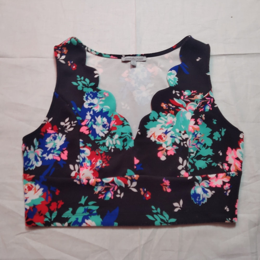 Charlotte Russe Crop Top Women's Medium Black Floral V-Neck Sleeveless Shirt
